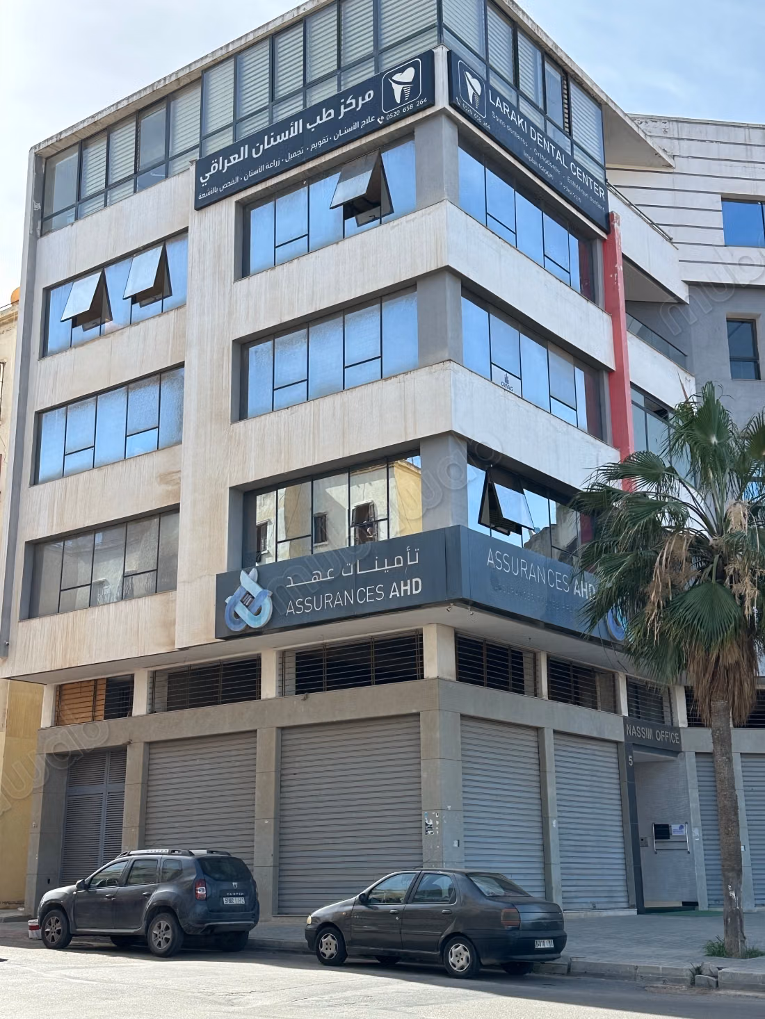 For sale offices in Nassim 1. Area of 65 m². Double glazed windows and central heating
