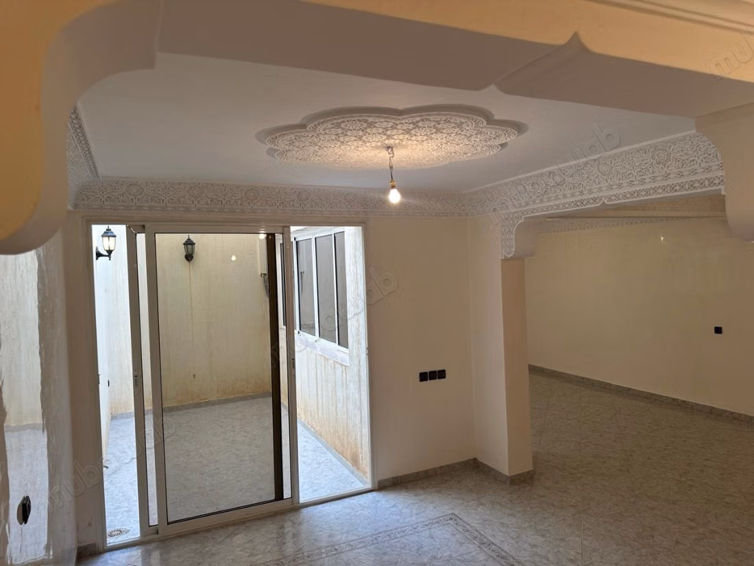 Uitstekend huis te koop in Sharaf. 3 uitstekende kamers