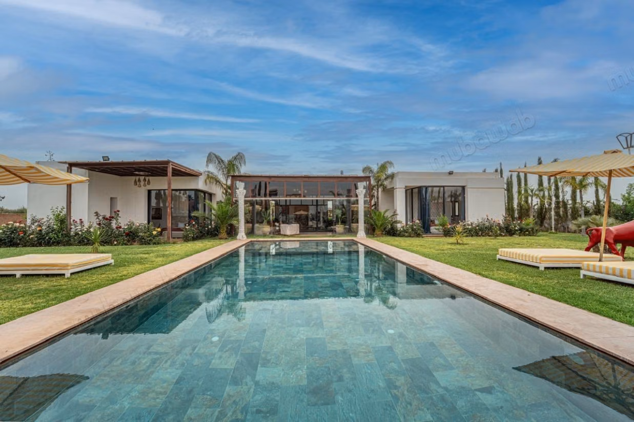 Villa de luxe à louer à Route de Ouarzazate.
Sous location.
Bien meublé