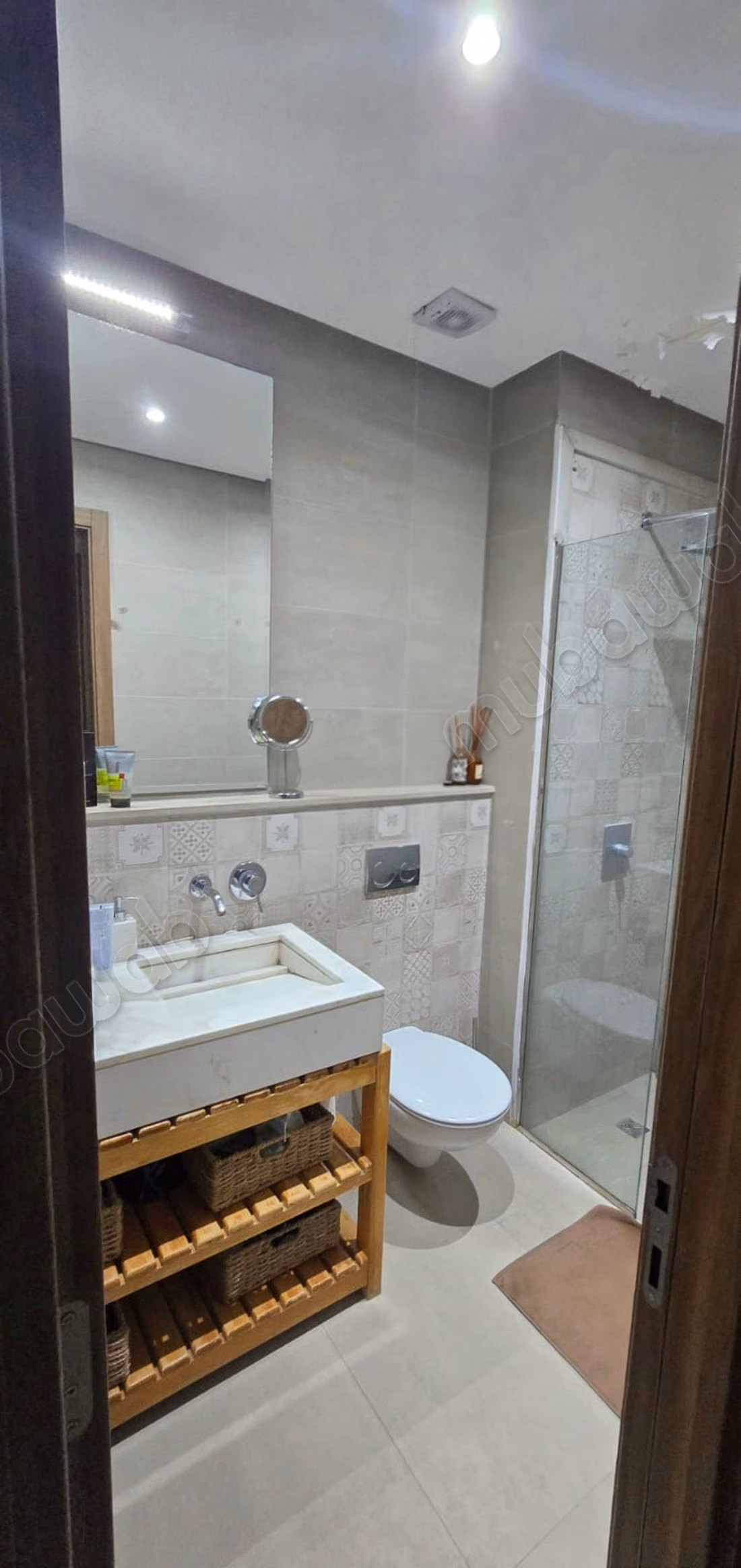 Très bel appartement en location à Route Casablanca. 
1 belle chambre. 
Meublé