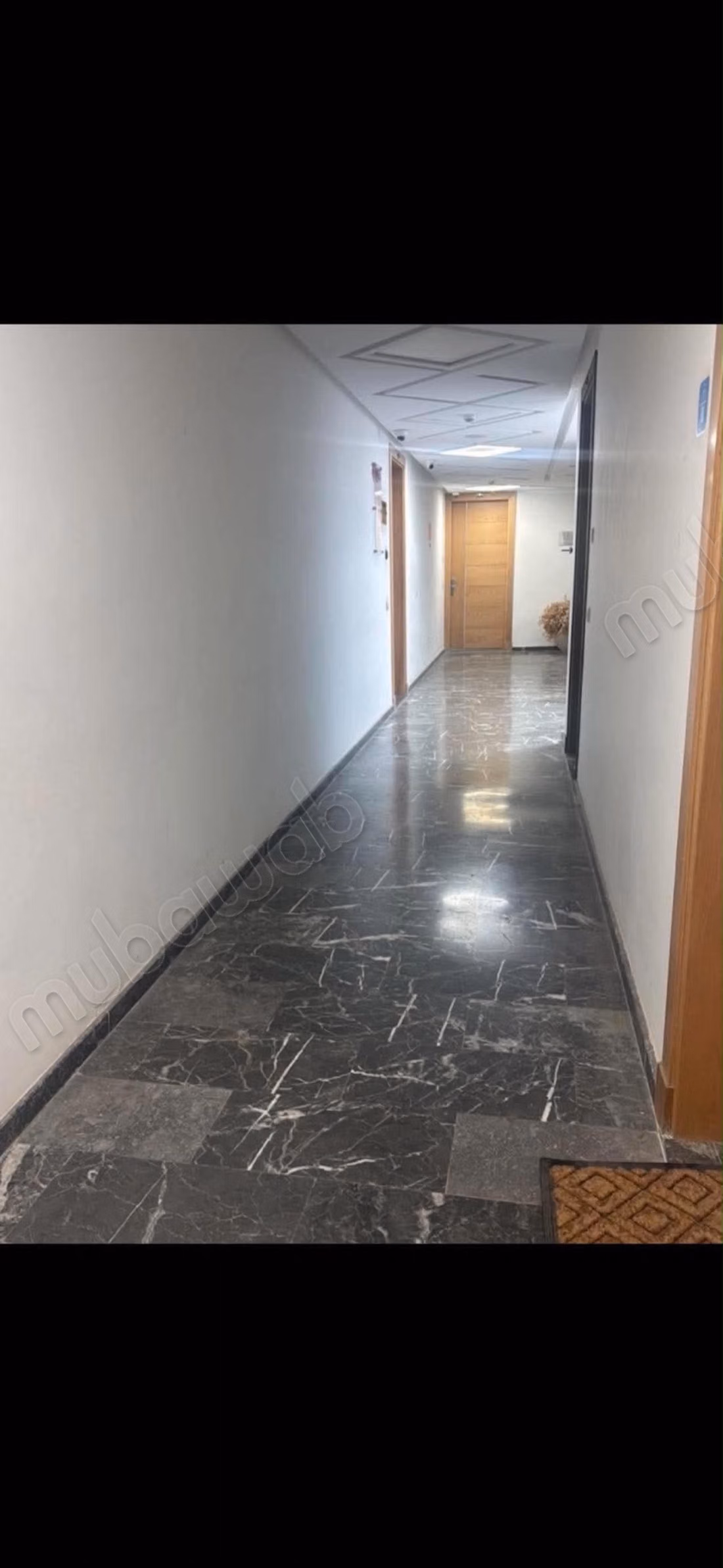Oficinas en alquiler en Guéliz. Superficie total 124 m². Conserje y aire acondicionado
