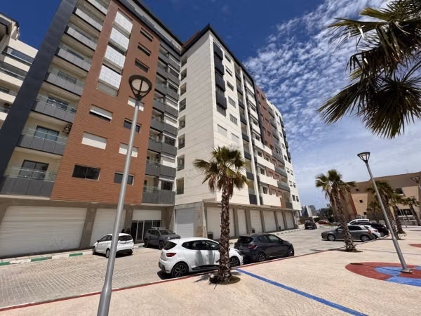 Appartement à vendre à Mozart. 
4 grandes pièces. 
Bien meublé