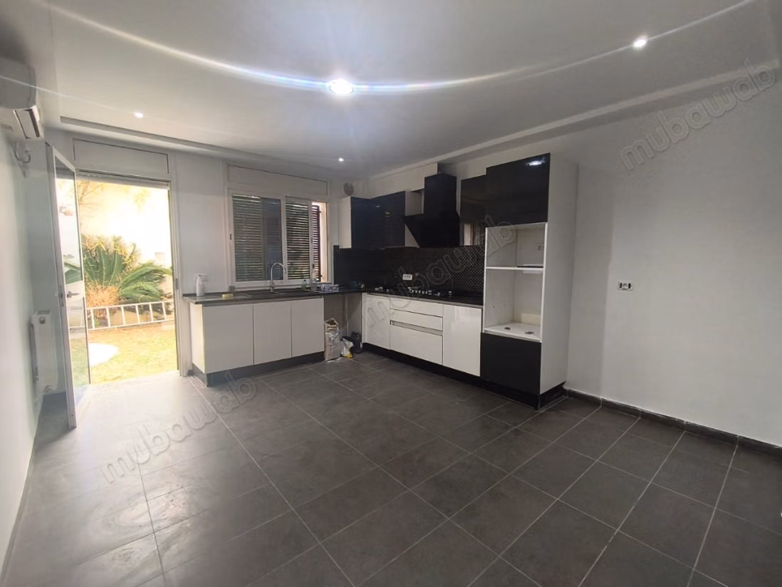 Affitto villa di lusso a La Soukra Ville. 7 camere confortevoli. Posti auto e giardino