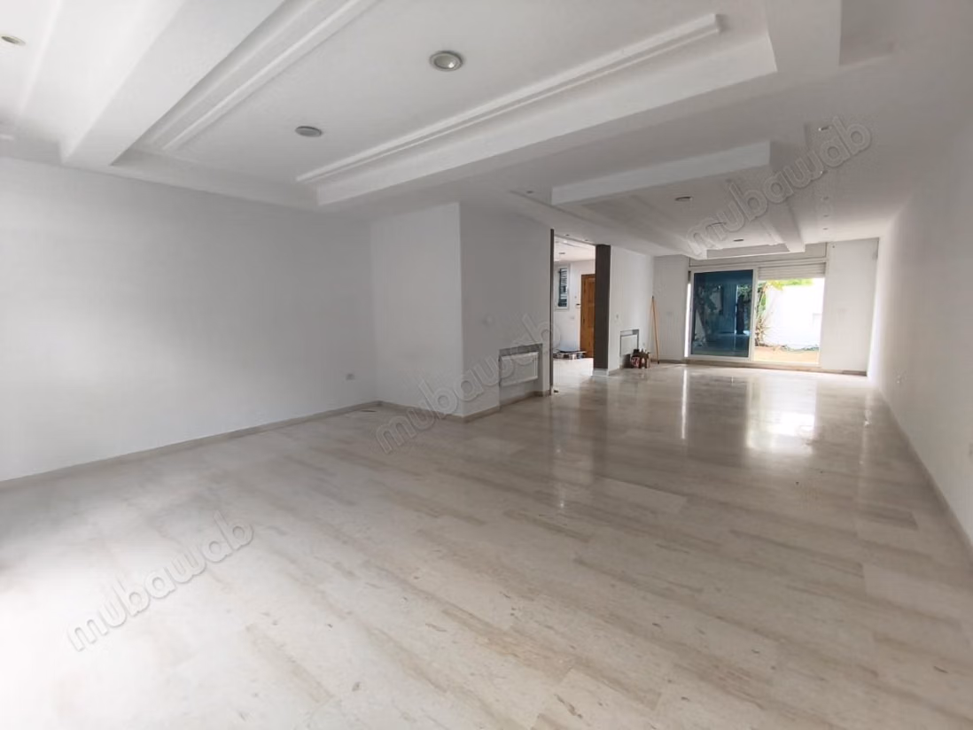 Affitto villa di lusso a La Soukra Ville. 7 camere confortevoli. Posti auto e giardino
