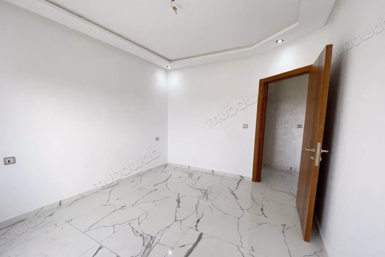 Superbe appartement à vendre à Marjane. 
3 belles chambres. 
Fenêtres double vitrage