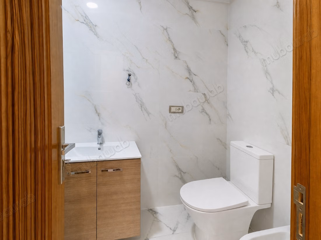 Superbe appartement à vendre à Marjane. 
3 belles chambres. 
Fenêtres double vitrage