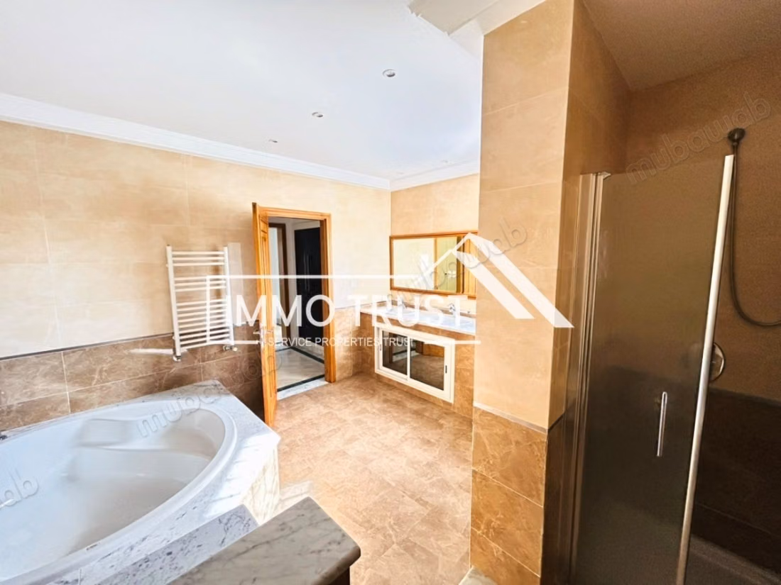 Villa S4 con giardino e piscina a La Soukra