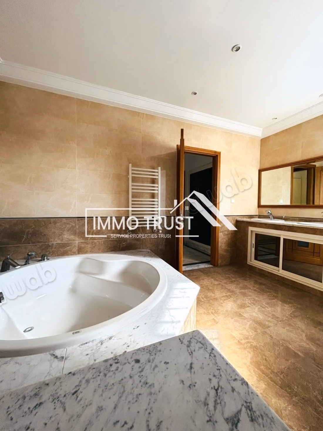 Villa S4 con giardino e piscina a La Soukra