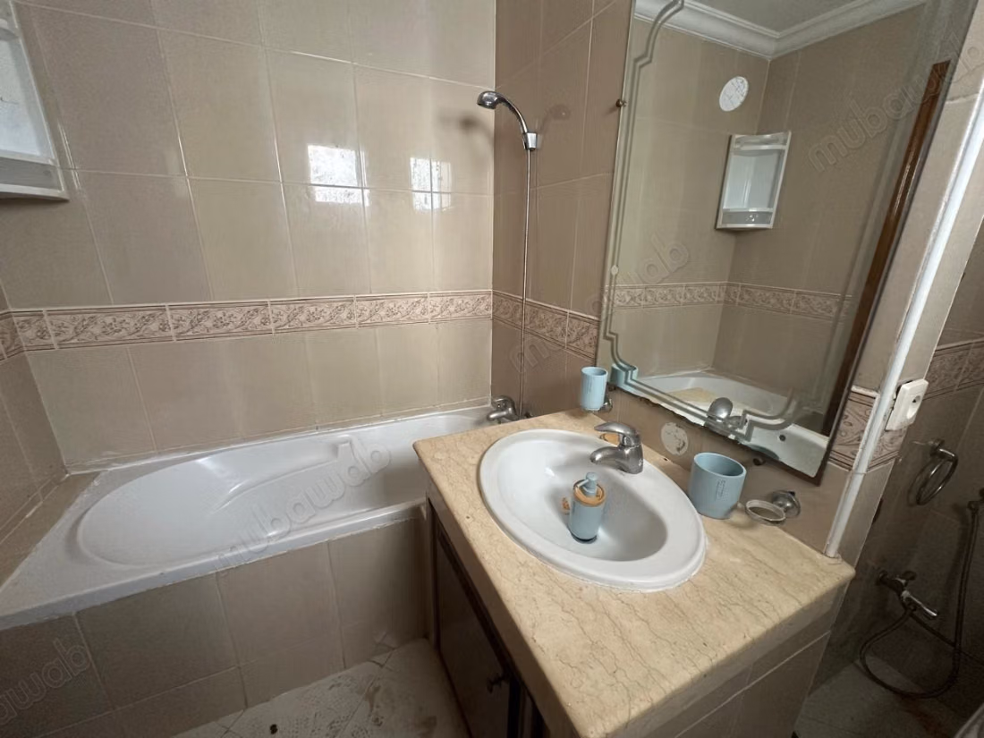 A louer, Beau 3 chambres HAY RIAD,
Annakhil