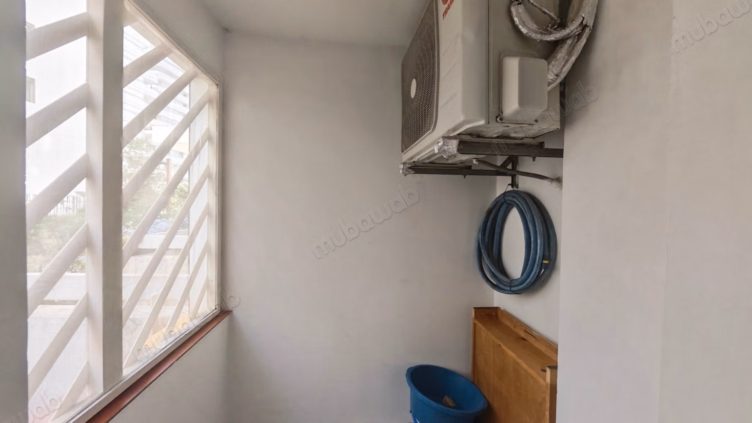 Grand studio 76 m² avec terrasse – CFC