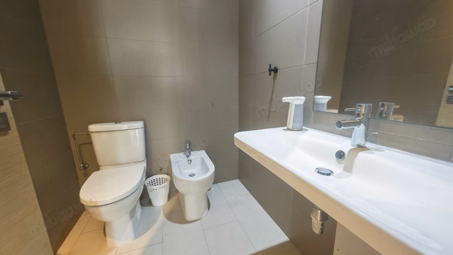 Grand studio 76 m² avec terrasse – CFC