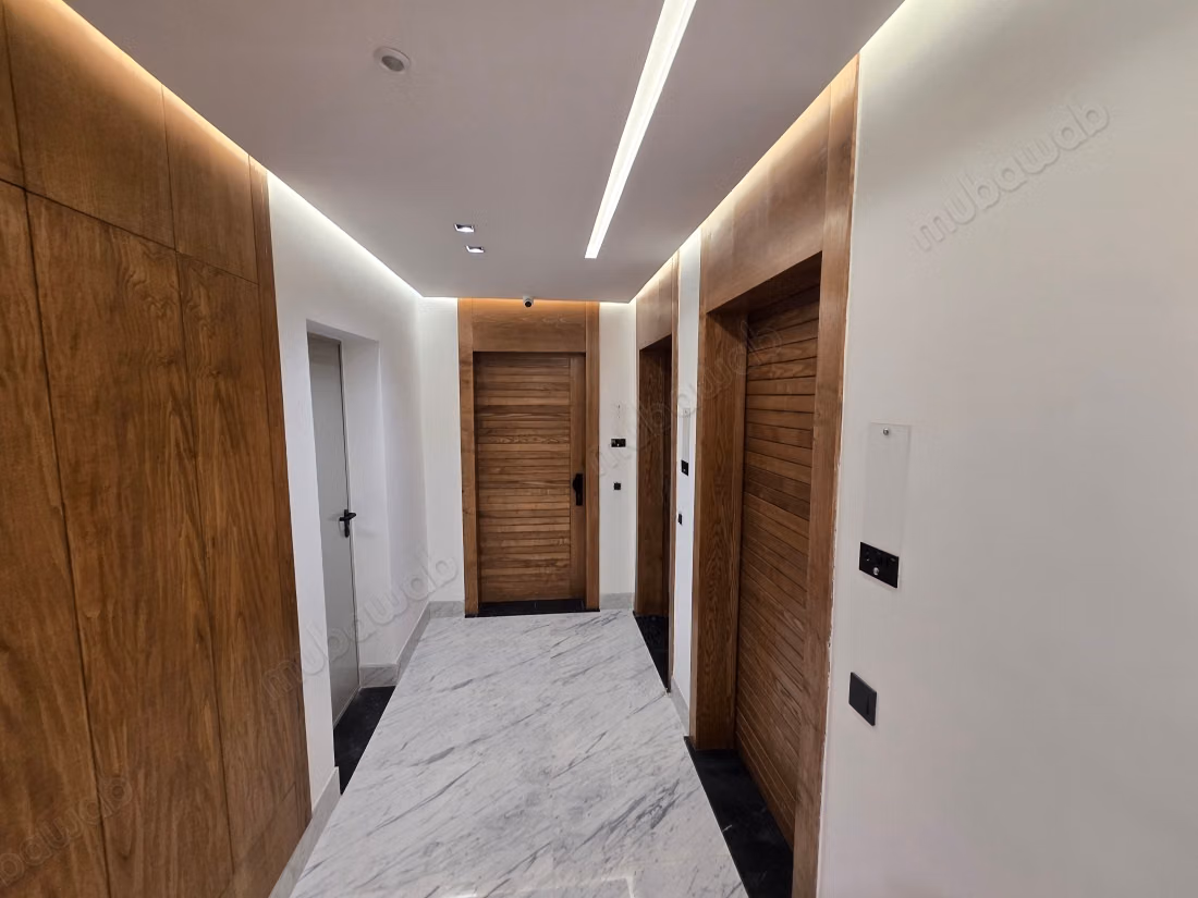 Beaux bureaux à louer à Californie. 
Superficie 65 m². 
Résidence avec concierge, climatisation générale