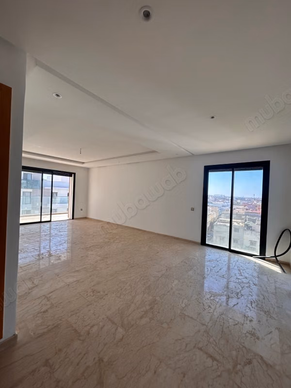 Appartement à louer à Agdal. 
Superficie 146 m². 
Terrasse et jardin